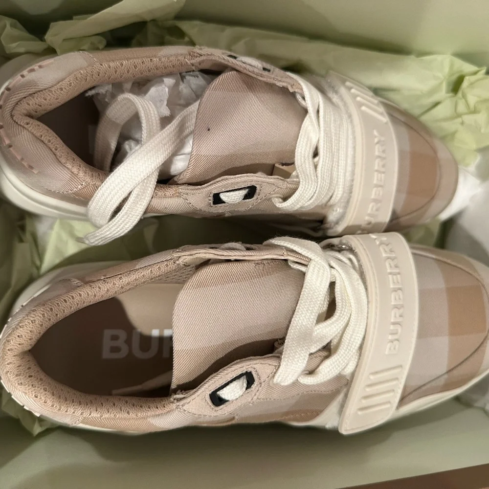 Burberry Sneakers - Picture 2 of 4